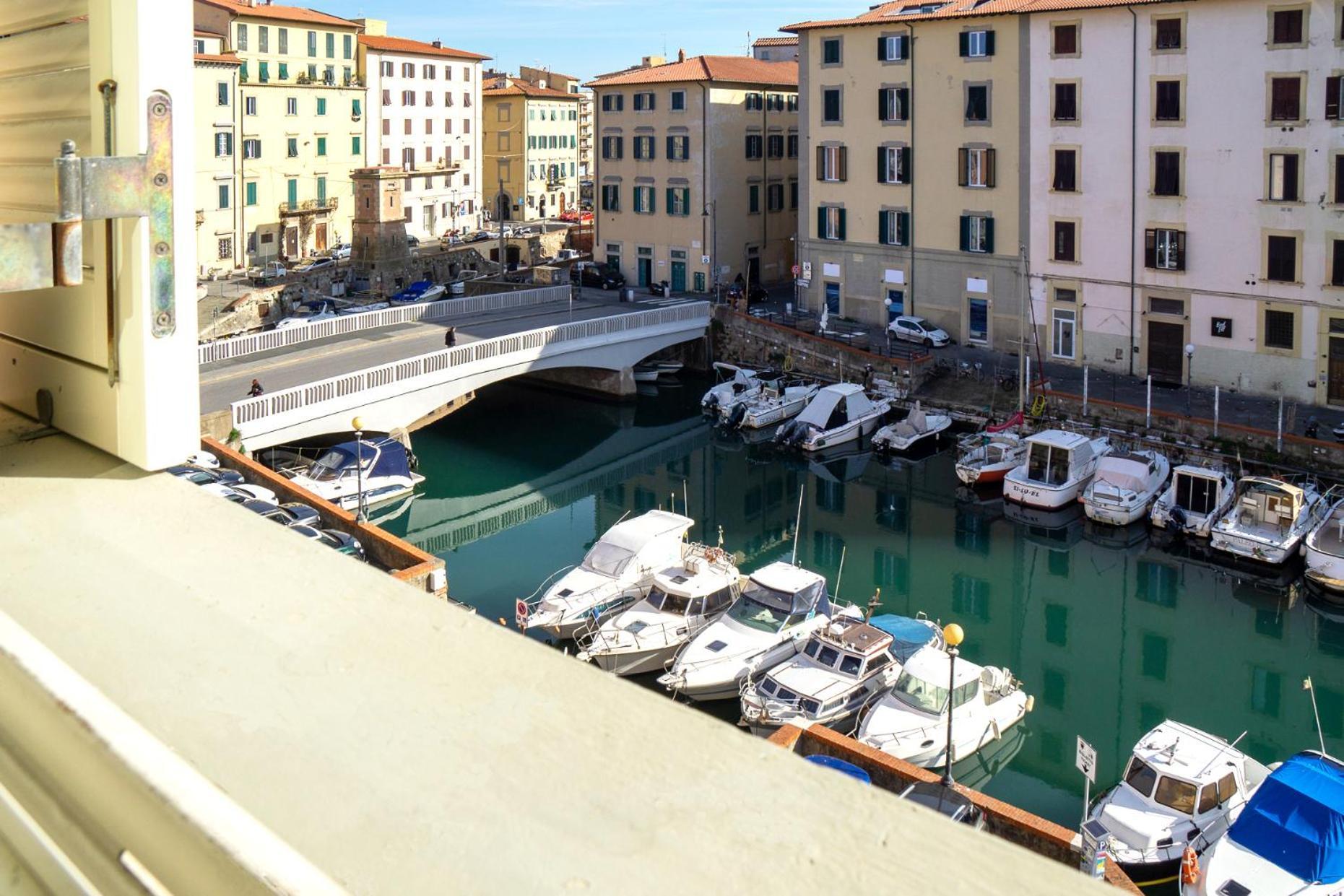 Near The Port-Elegante Appartamento Con Vista Sui Canali ลีวอร์โน ภายนอก รูปภาพ