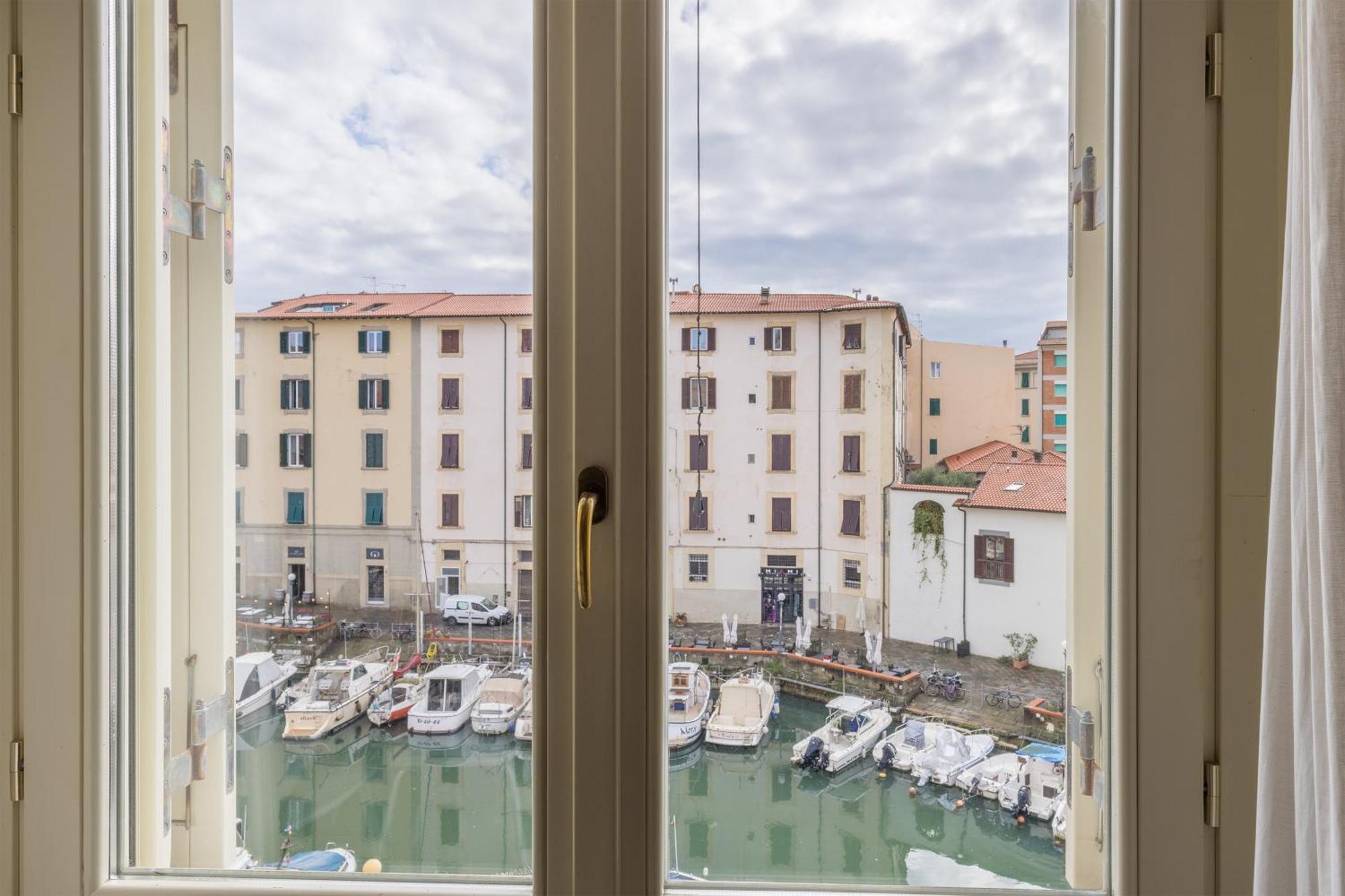 Near The Port-Elegante Appartamento Con Vista Sui Canali ลีวอร์โน ภายนอก รูปภาพ